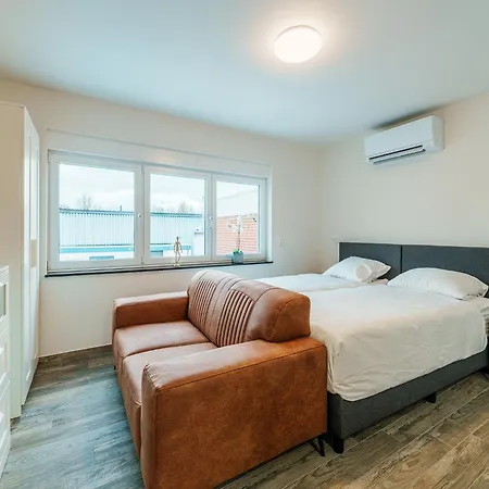 Cosy Near Center