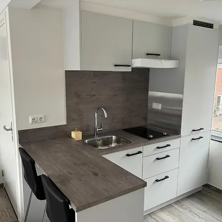 Cosy Near Center
